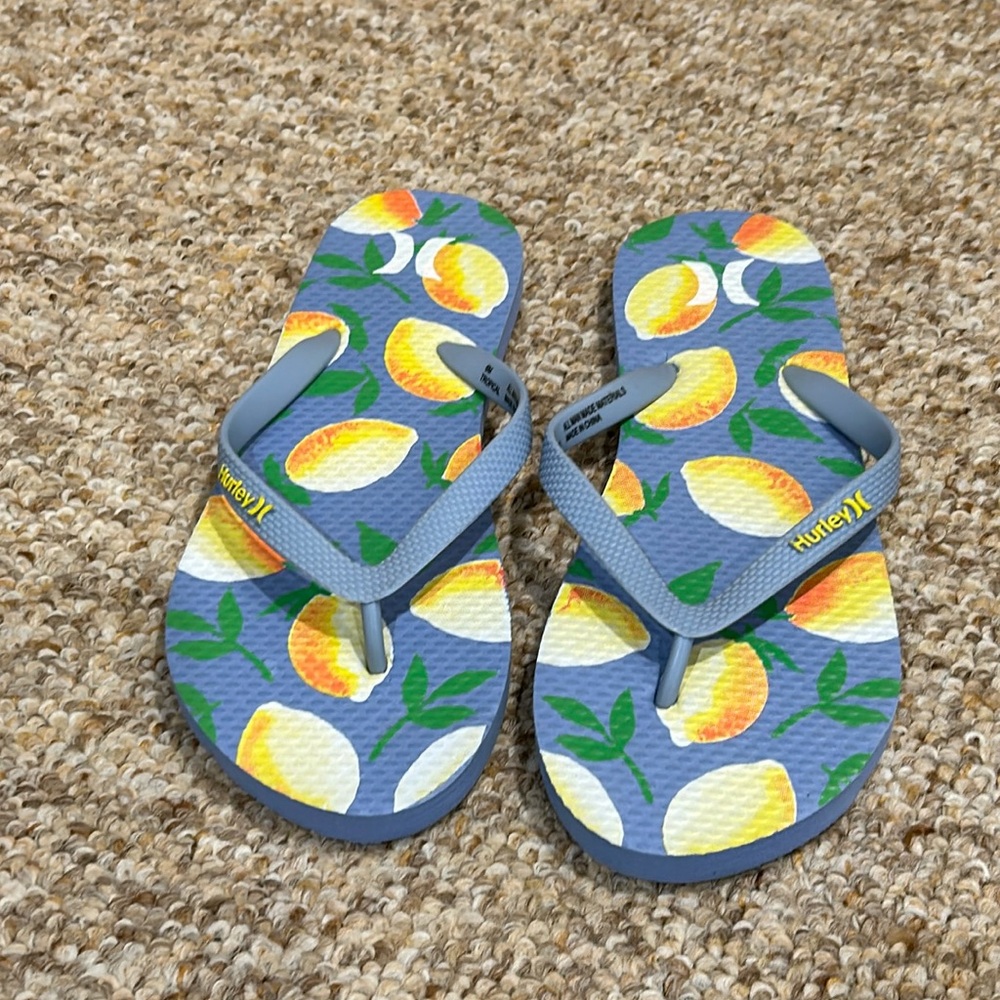NWOT Hurley Lemons Flip Flops women’s 6